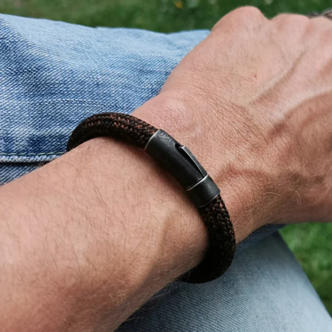 RANGER Armband Herren sportlich rost-braun aus dem Isarrider online Shop. Mit edlem vintage Bajonett Verschluss aus Edelstahl und Stierkopf Logo.